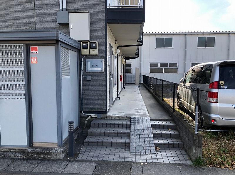 レオパレス新白岡 エントランス