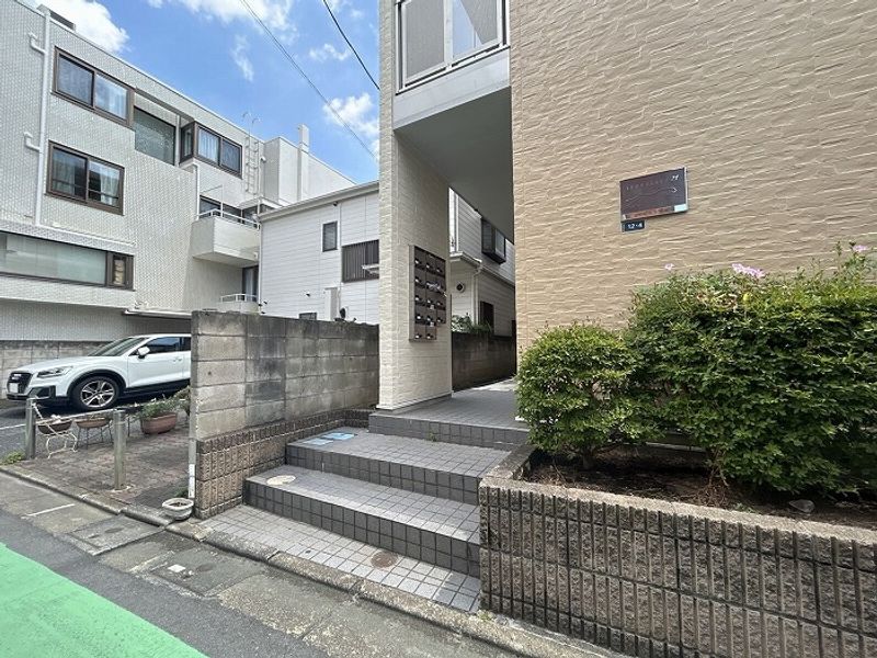 レオパレスクレスト笹塚 エントランス