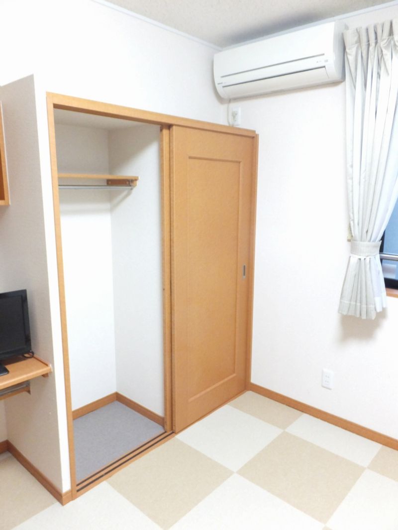レオパレス桃木 収納