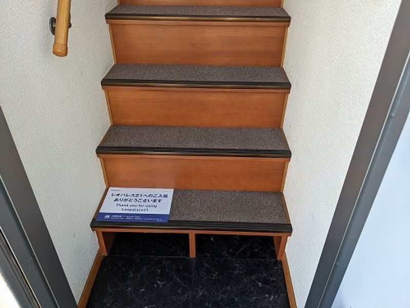 レオパレス曙 玄関