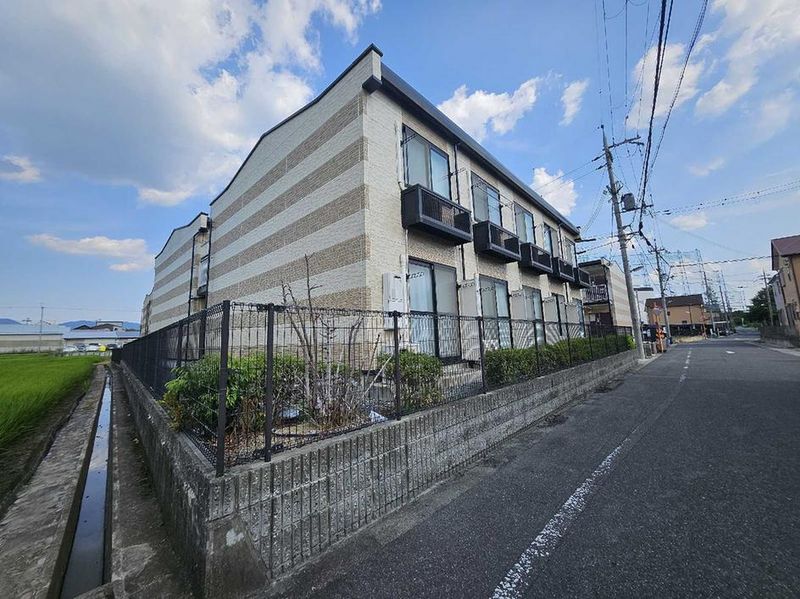レオパレス八条 外観