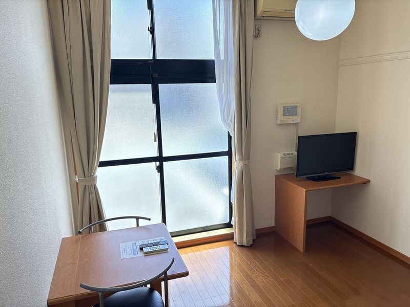 レオパレスアクア門前 居間
