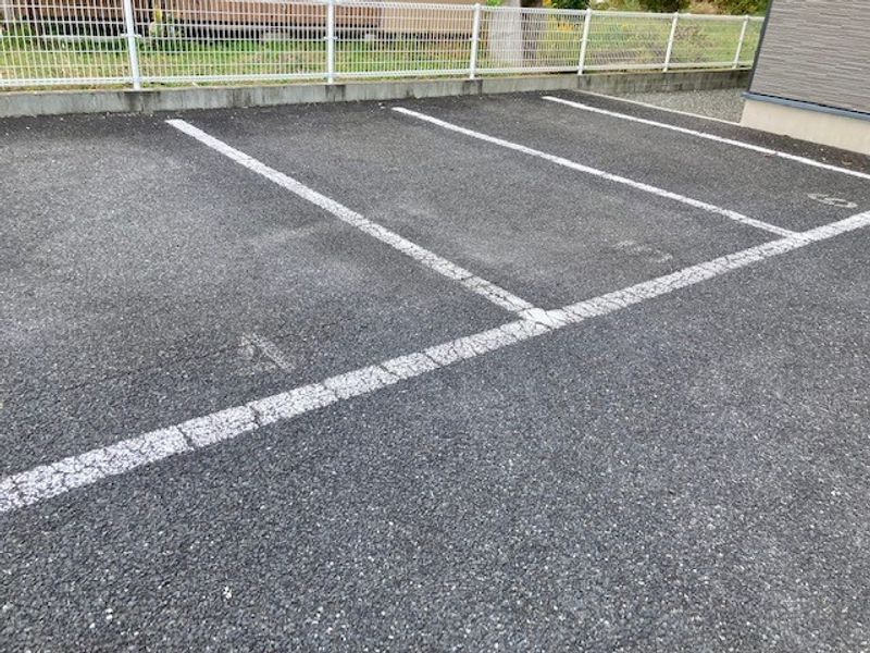 レオパレス東芳賀 駐車場