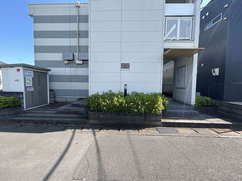 レオパレスアップル エントランス