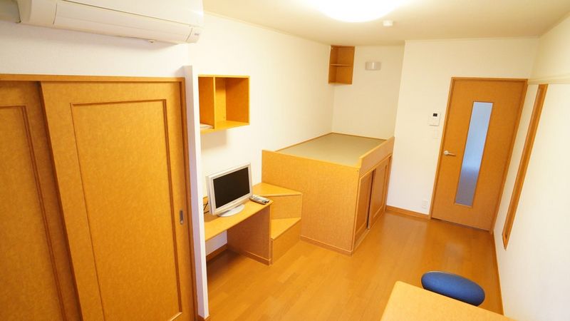 レオパレス洛南 居間