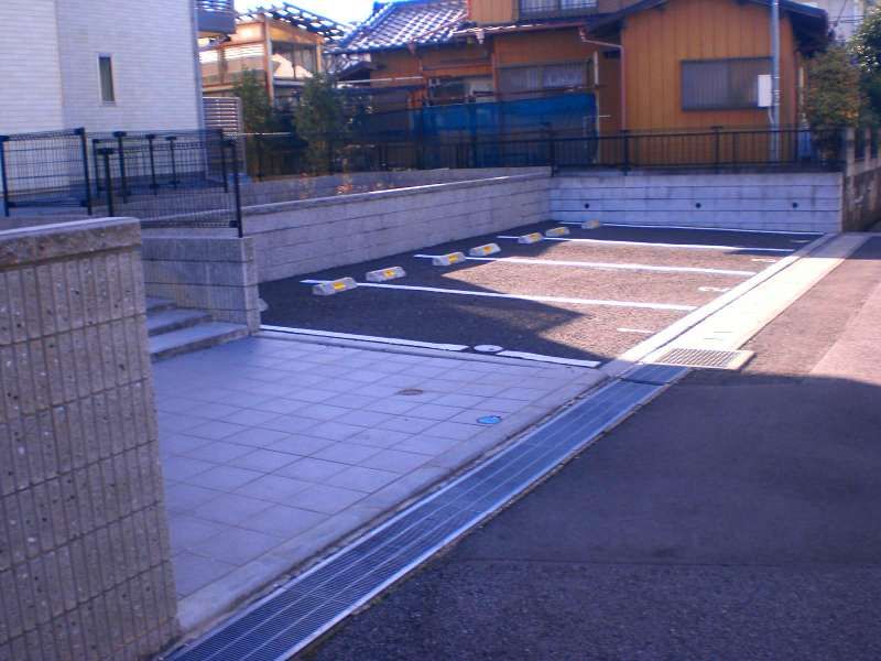 ミランダアイリス 駐車場