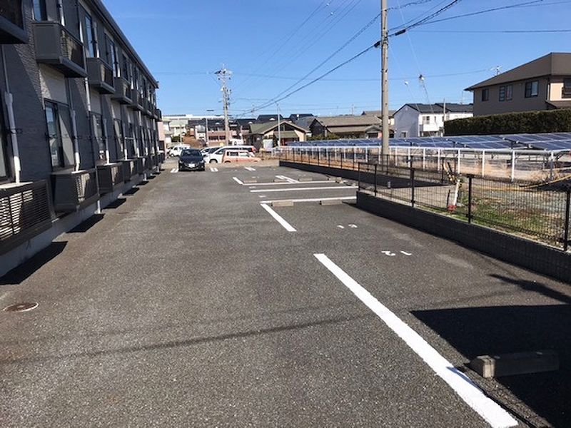 レオパレス壱番館 駐車場