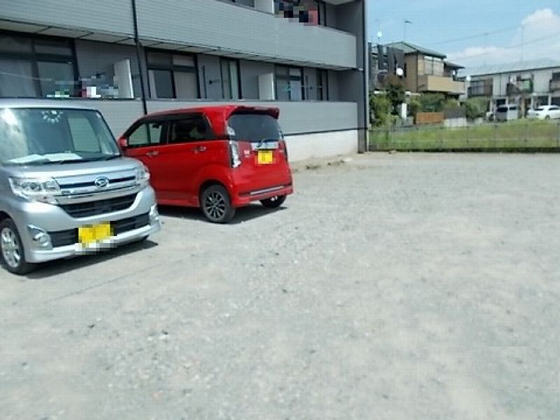 レオパレスＫＡＷＡＧＵＣＨＩ１ 駐車場