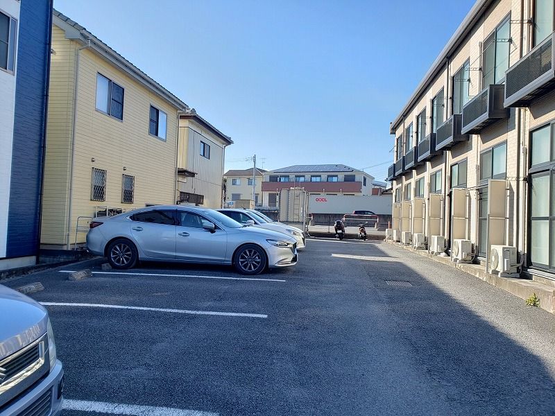 レオパレスリヴェール 駐車場