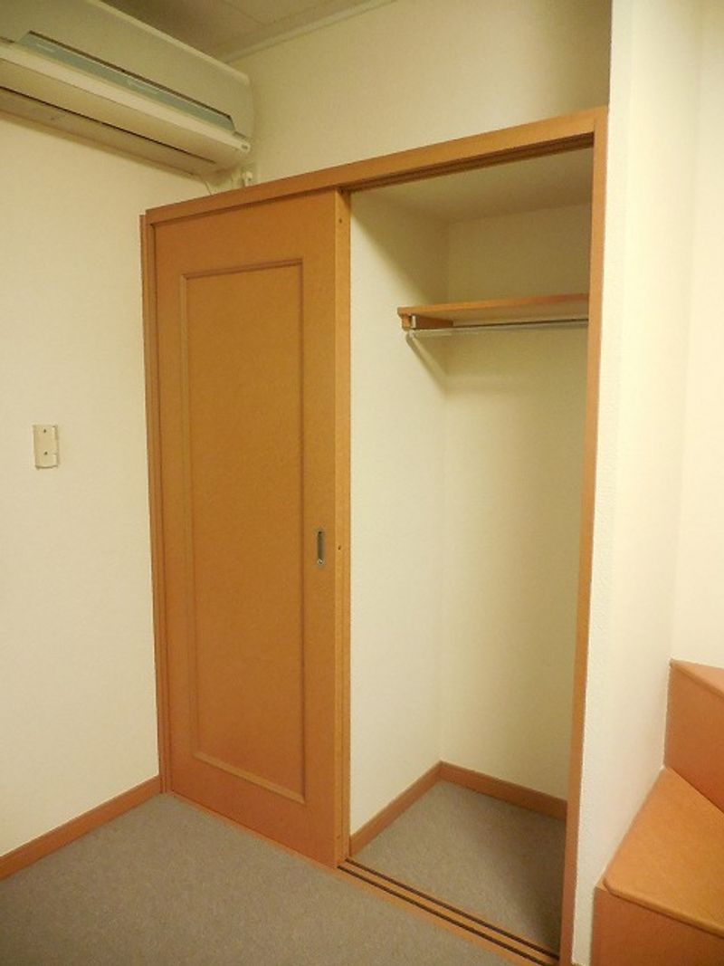 レオパレスプルミエ 収納