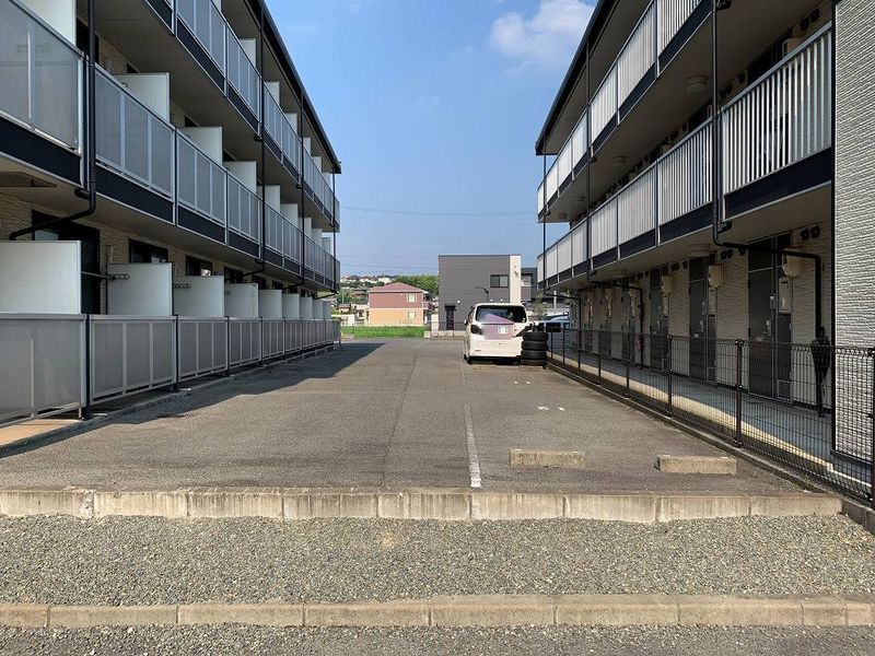 レオパレスウエル 駐車場