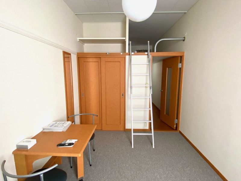 レオパレスグリーンフォレストＢ 居間