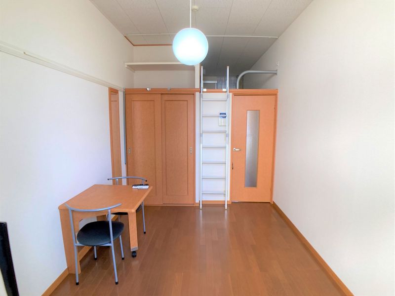 レオパレスＣａｓａ　Ｎａｐｏｌｉ 寝室