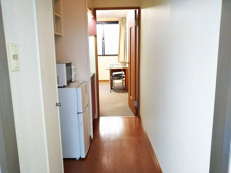 レオパレスフローラ 玄関