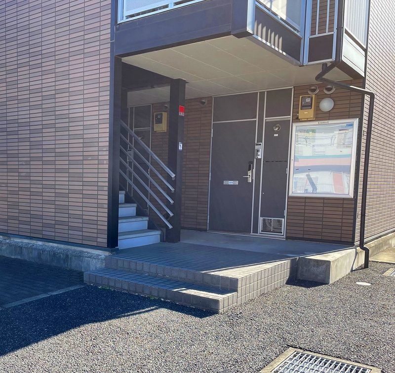 レオパレスシティーＤ エントランス
