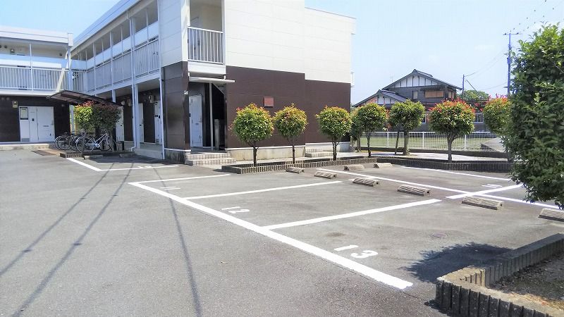 レオパレス高良川 駐車場