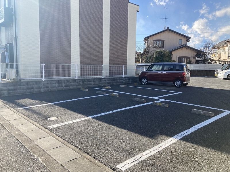 レオネクスト岡Ⅲ 駐車場