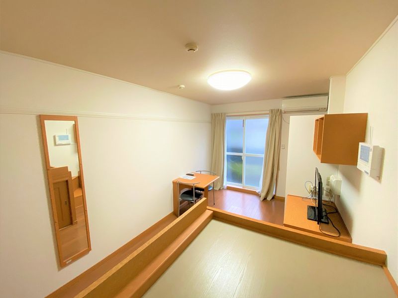 レオパレス駒 居間