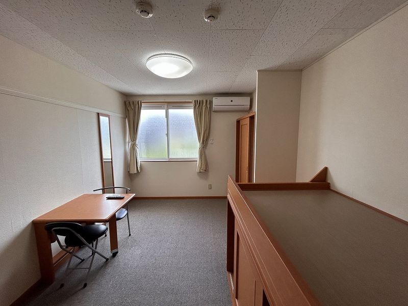 レオパレス花 居間