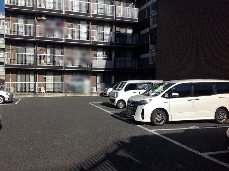 レオパレス新座サンハイツ 駐車場