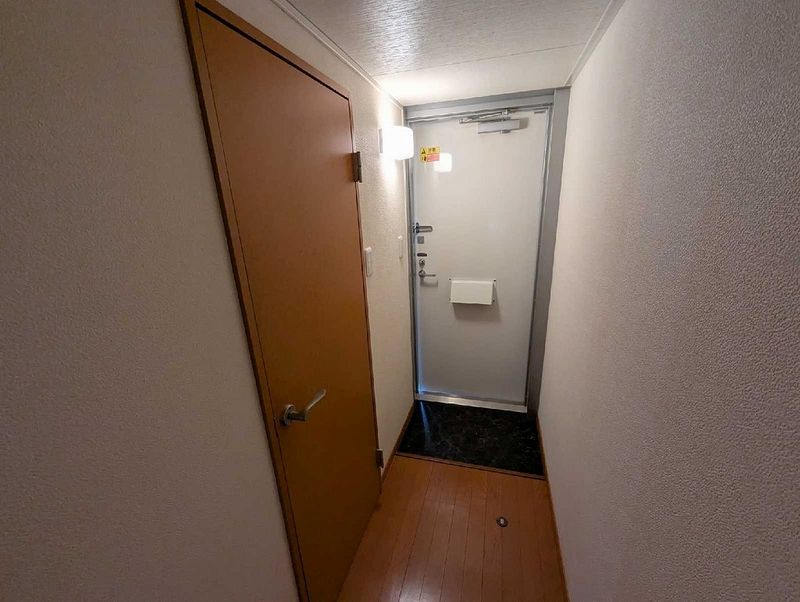 レオパレスアネックス 玄関