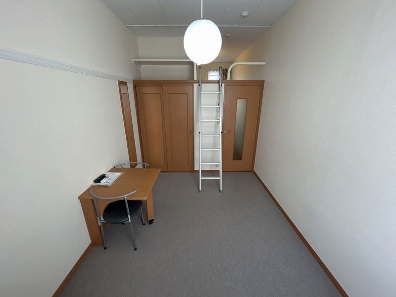 レオパレスラギ 居間