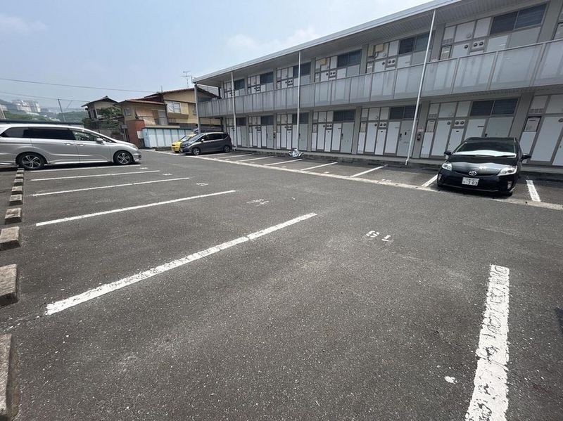 レオパレスグランドゥールⅠ 駐車場