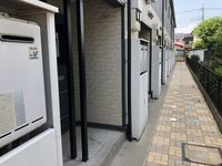レオパレス野の花 玄関