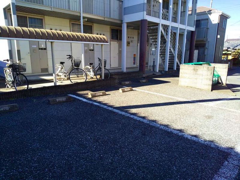 レオパレスラスタ 駐車場