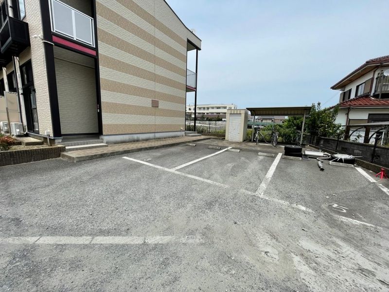レオパレスラパン 駐車場
