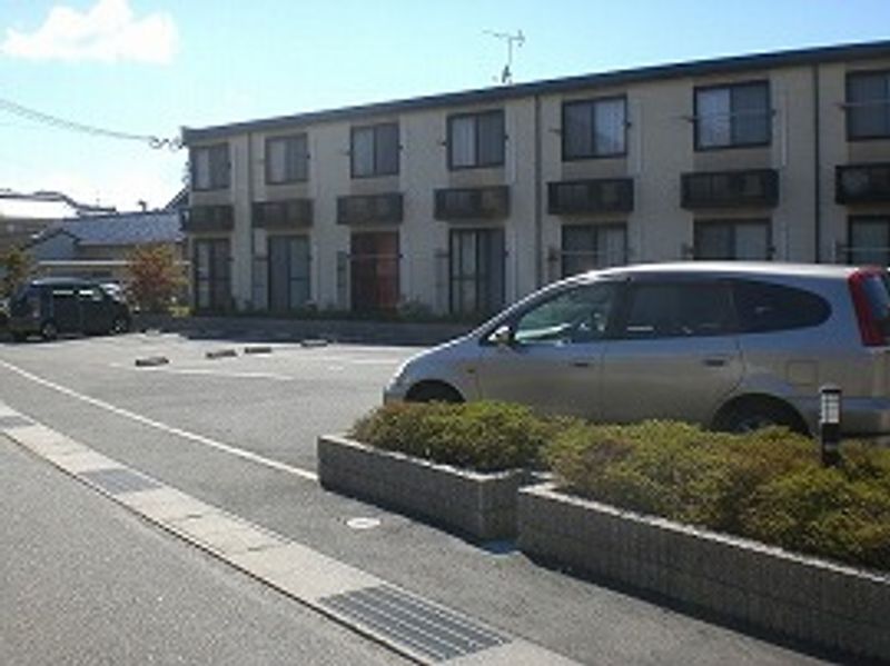 レオパレスカプレット 駐車場