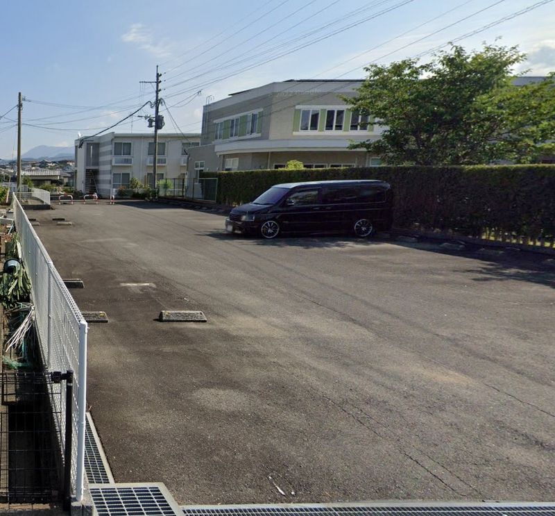 レオパレスくばら駅 駐車場
