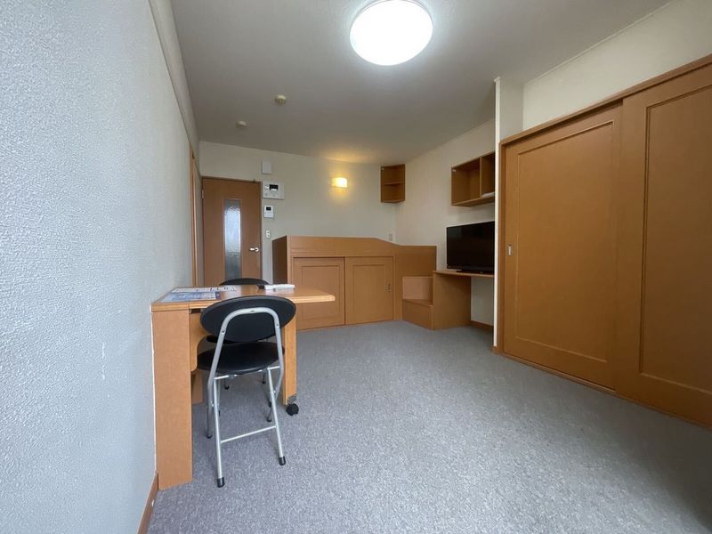 レオパレス北新 居間