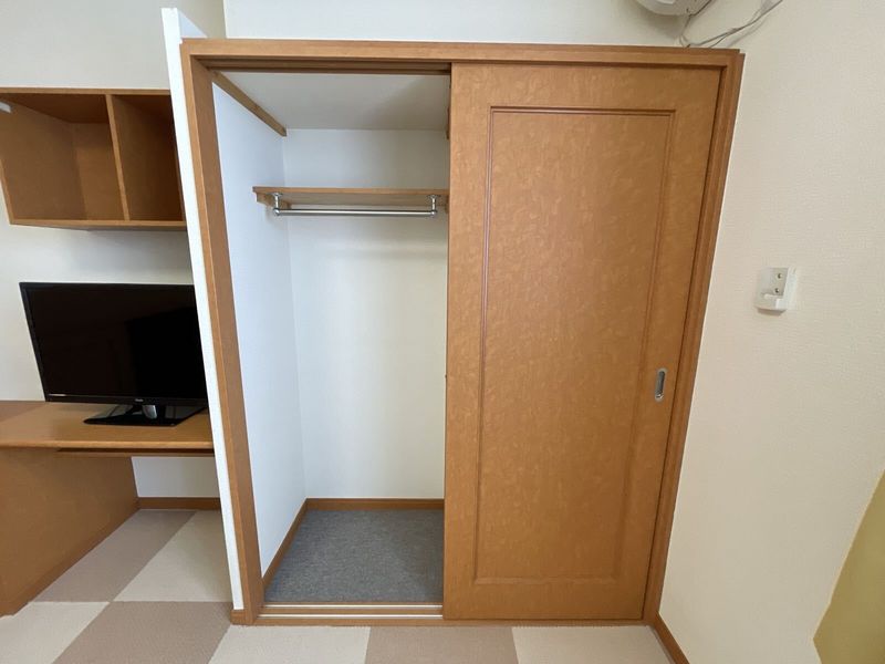 レオパレスうめ　Ⅱ 収納