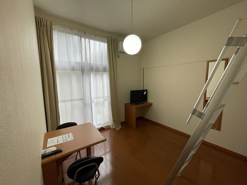 レオパレスアヤシランド 居間