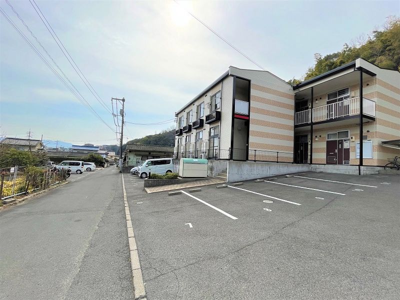 レオパレスラヴォラーレ 駐車場