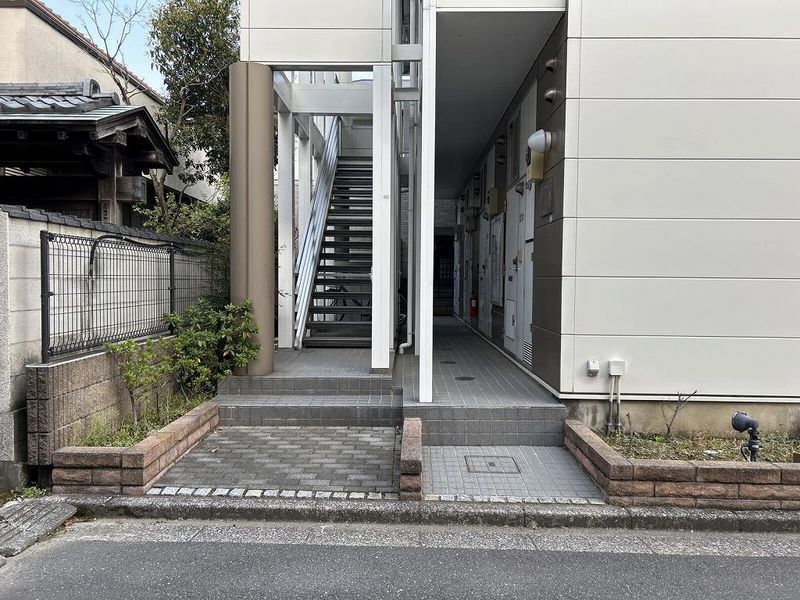 レオパレス明 エントランス