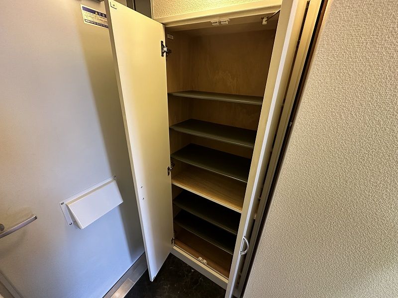レオパレスプリメロ 玄関