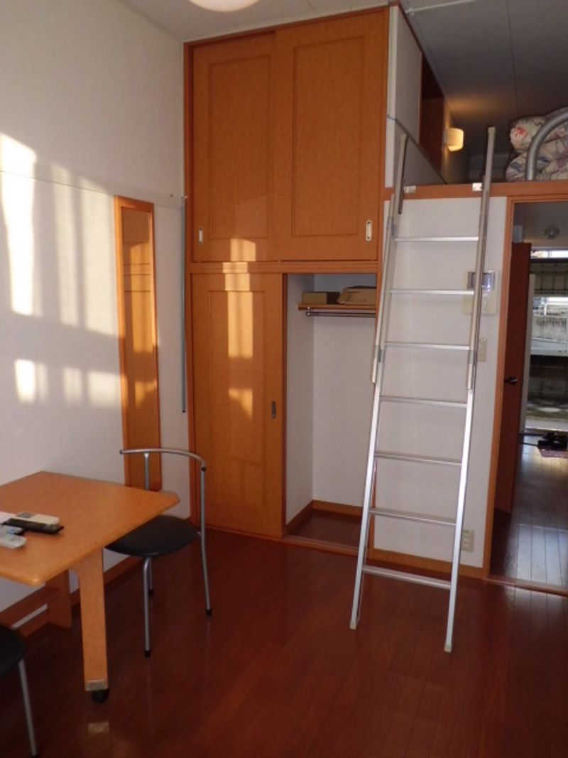 レオパレスカメリア五番館 居間