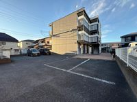 leopalace Thankful Court Parking lot