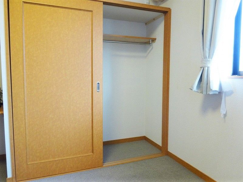 レオパレスコンフォースオマタ 収納