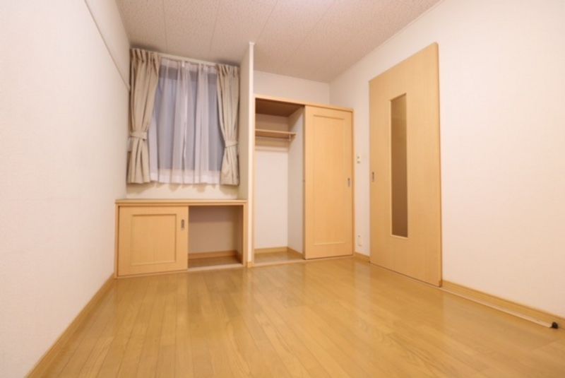 レオパレスハピネスＮＡＷＡＴＥ 収納