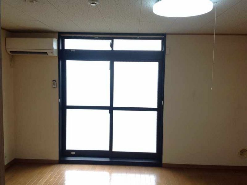 レオパレスチェリー 居間