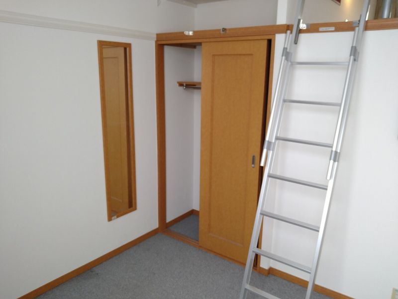 レオパレスクレスト笹塚 収納