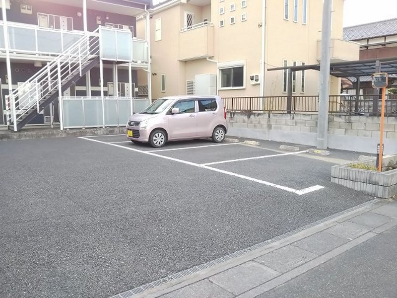 レオネクストメゾンボナール 駐車場
