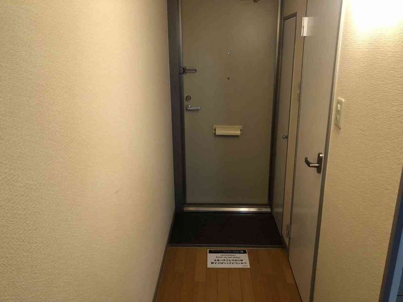 レオパレスフォレストヒルズ 玄関