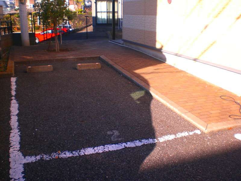 レオパレスシャルマン 駐車場