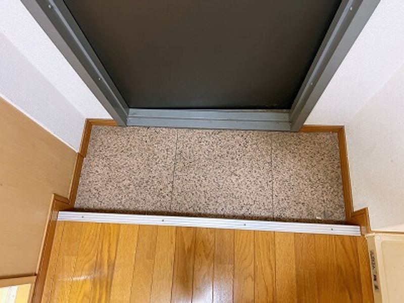 レオパレスドミール 玄関