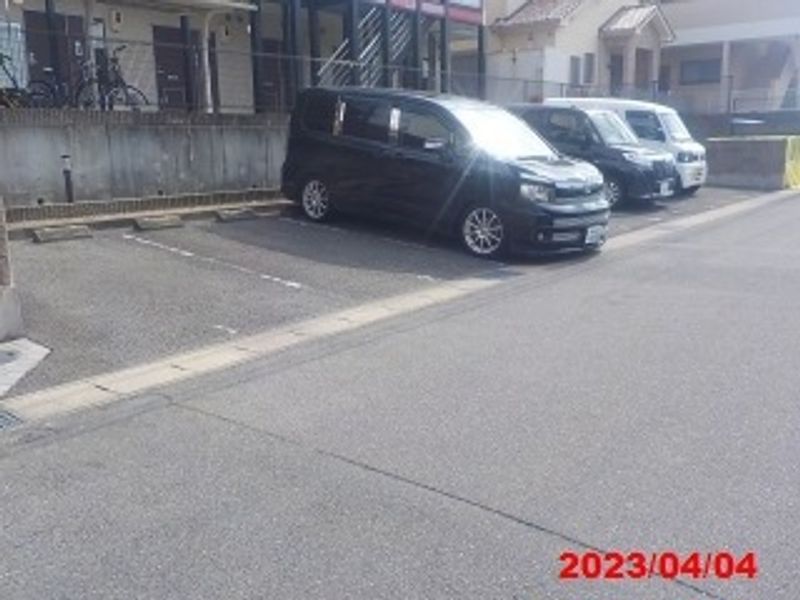 レオパレス大高南 駐車場