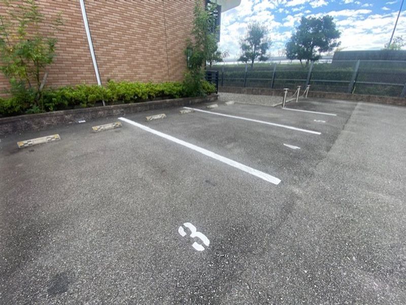 レオネクストリバーサイドⅡ 駐車場
